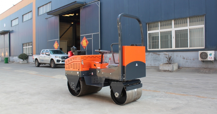 小型壓路機在施工作業前應做好哪些準備工作？